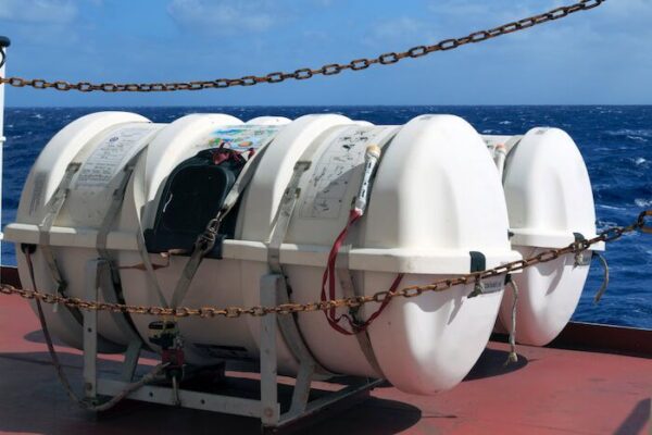 Lif Raft Life Raft - MSS Marine & Offshore Pte Ltd